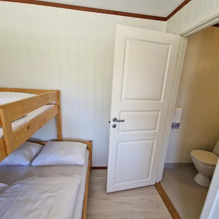 Tretten Og Motel Øyer